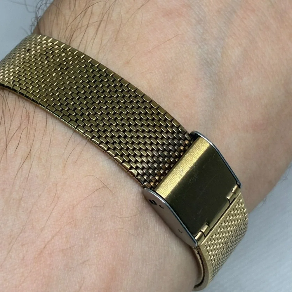 Seiko Dolce 8N41-5120 Men Watch Gold Tone Linen Dial Tank Square Mesh Band